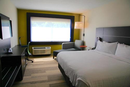 Holiday Inn Express & Suites OSWEGO