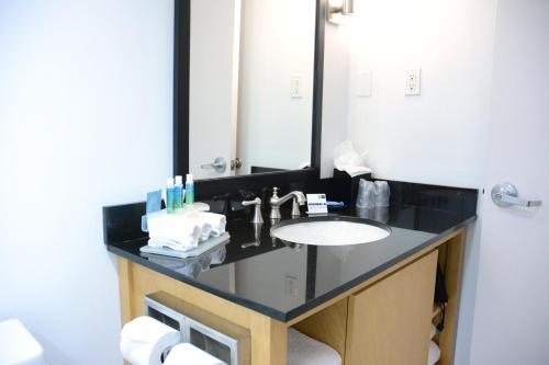 Holiday Inn Express Stamford an IHG Hotel - image 7