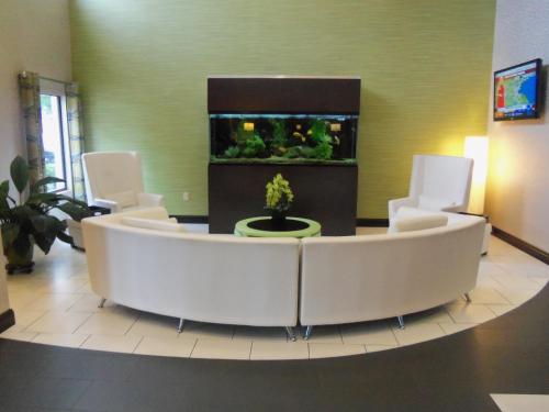 酒店外观, Holiday Inn Express Hotel & Suites Sanford By IHG in 桑福德(NC)