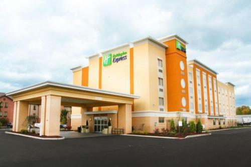 Holiday Inn Express Toledo North an IHG Hotel