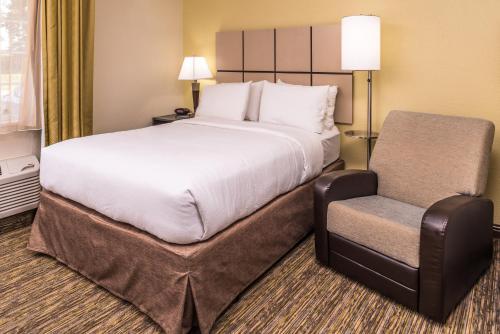 Candlewood Suites Kansas City an IHG Hotel - image 2