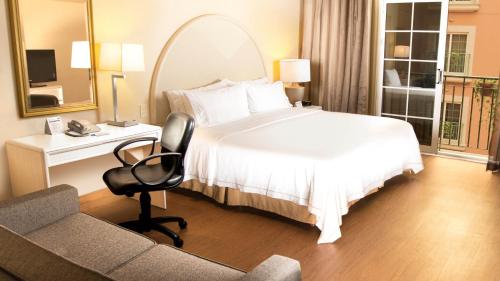230128040 Holiday Inn Express Monterrey Galerias-San Jeronimo by IHG