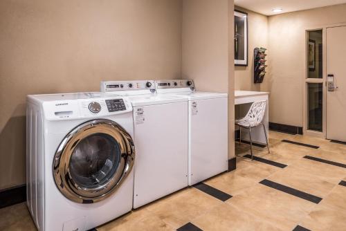 Candlewood Suites Kansas City an IHG Hotel - image 6