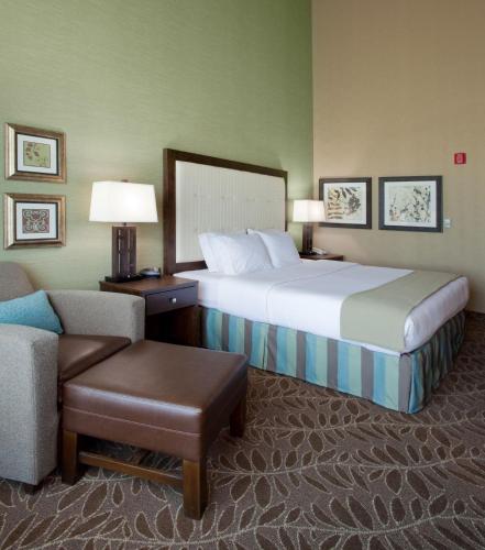 Holiday Inn Express Hotel & Suites Logan