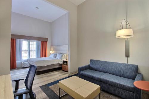 Holiday Inn Express Hotel & Suites Milwaukee Airport