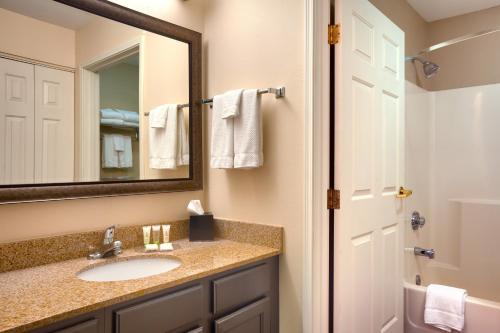 Staybridge Suites Peoria Downtown, an IHG Hotel in Peoria, USA