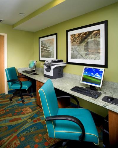 Holiday Inn & Suites North Beach Hotel an IHG Hotel - image 2