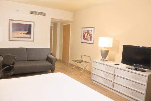230130201 Holiday Inn Express Monterrey Galerias-San Jeronimo by IHG