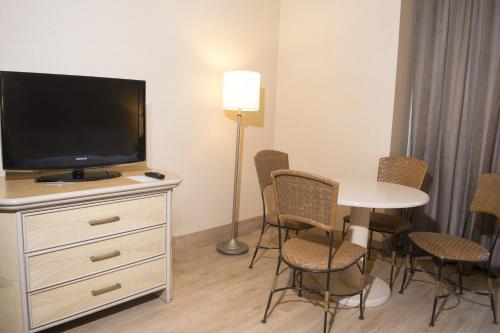 230130798 Holiday Inn Express Monterrey Galerias-San Jeronimo by IHG