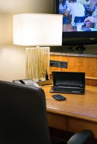 Crowne Plaza Hotel-Minneapolis West-Plymouth an IHG Hotel - image 2