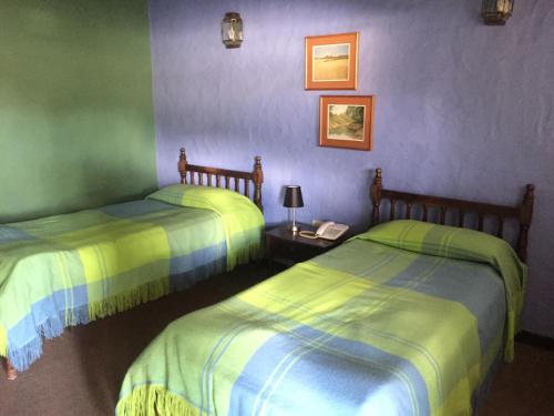 2 twin beds