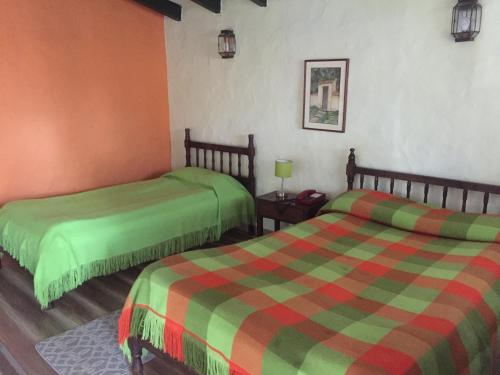 2 twin beds