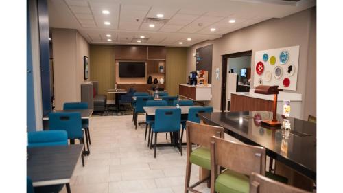 Holiday Inn Express Hotel & Suites Norfolk