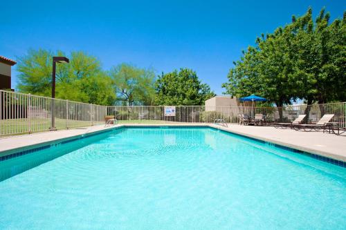 Holiday Inn Express Scottsdale North Photo 38