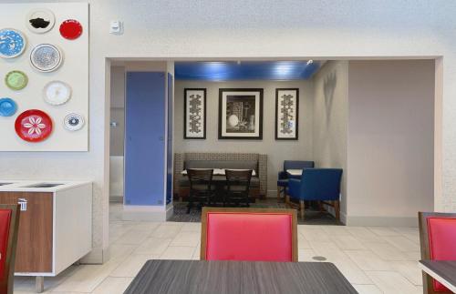 Holiday Inn Express Hotel And Suites Minneapolis Downtown