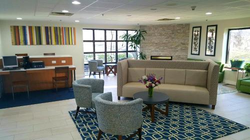 Holiday Inn Express Hotel & Suites Cincinnati Northeast-Milford By IHG - 숙소 외관
