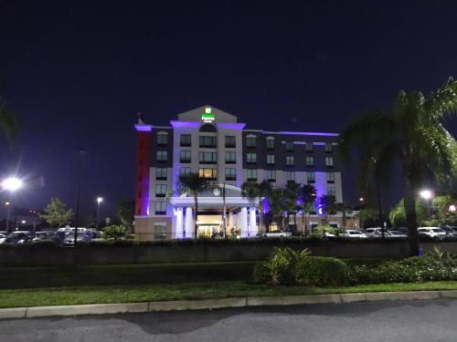 홀리데이 인 익스프레스 & 스위트, 인터내셔널 드라이브 바이 IHG - 숙소 외관