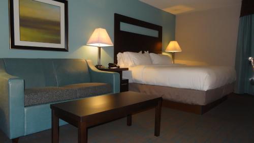 Holiday Inn Express Hotel Kansas City - Bonner Springs, an IHG Hotel