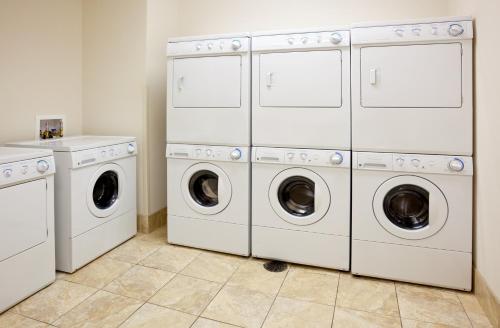 西密尔沃基奥科诺莫沃克驻桥套房酒店 西密尔沃基奥科诺莫沃克驻桥套房酒店