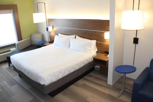Holiday Inn Express Hotel & Suites Mansfield in Мансфилд