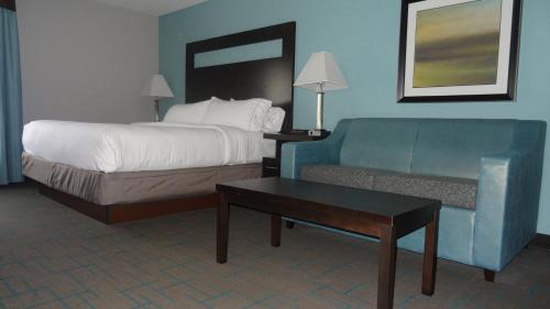 Holiday Inn Express Hotel Kansas City - Bonner Springs, an IHG Hotel