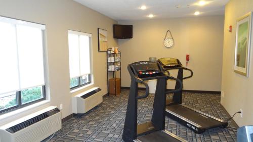 Holiday Inn Express Hotel Kansas City - Bonner Springs, an IHG Hotel