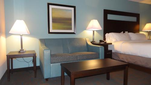 Holiday Inn Express Hotel Kansas City - Bonner Springs, an IHG Hotel