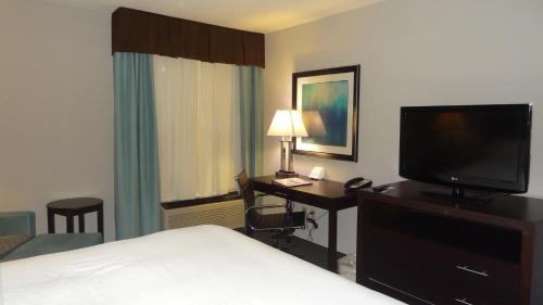 Holiday Inn Express Hotel Kansas City - Bonner Springs, an IHG Hotel