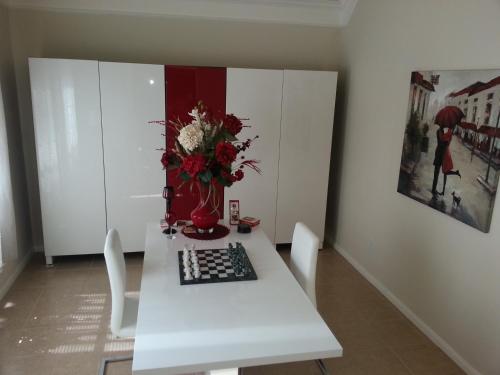 Large Modern Residence with private guest, family room & business office in Missouri City, USA
