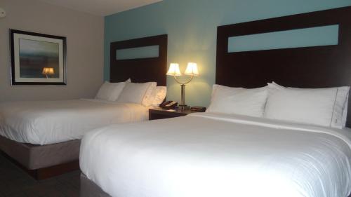 Holiday Inn Express Hotel Kansas City - Bonner Springs, an IHG Hotel