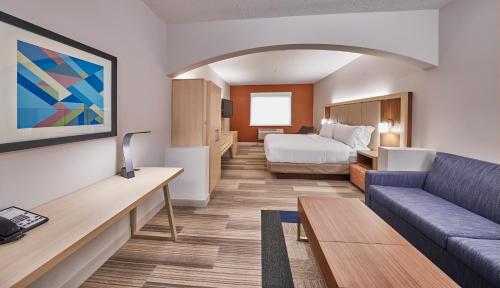 홀리데이 인 익스프레스 호텔 & 스위트 메드퍼드-센트럴 포인트 바이 IHG