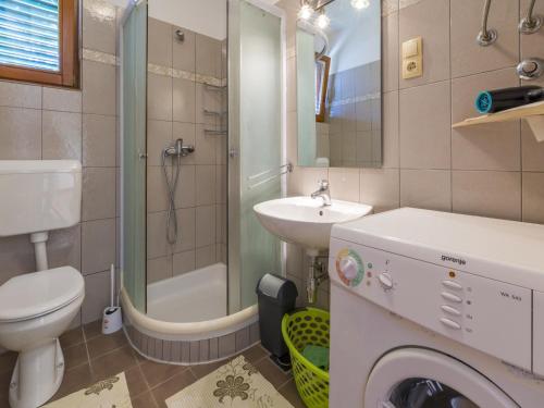 Two-Bedroom Holiday Home image 6