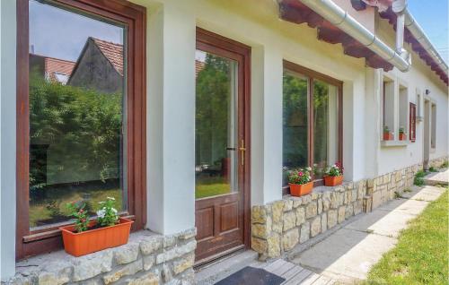  Three-Bedroom Holiday Home in Pecsely, Unterkunft in Pécsely