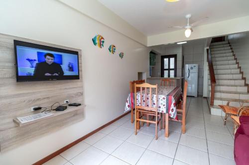 Apartamento 2 Dormitorios a 150m da Praia Bombas