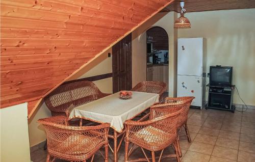  Nice apartment in Örvényes w/ 2 Bedrooms, Unterkunft in Örvényes