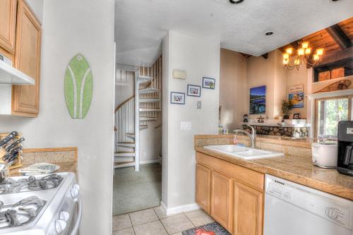 Lake Forest Villa - image 11