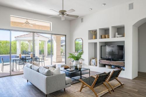 Solstice by AvantStay - main image