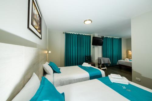 Superior Triple Room image 1