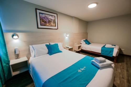 Superior Twin Room image 7