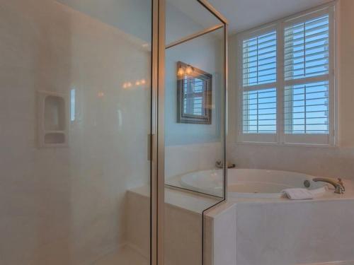 Lagoon Tower 1001 by Meyer Vacation Rentals - image 3