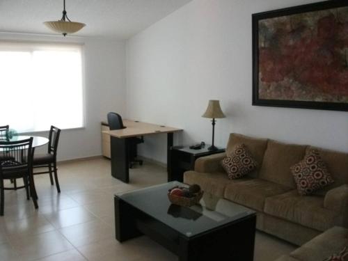 Hermosa Suite Alberca Áreas Verdes Blvd Bernardo Quintana 17D in Mendiola, Mexico