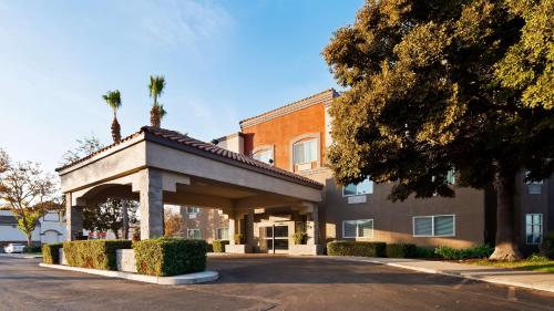 Best Western PLUS Villa del Lago Inn - Hotel - Patterson