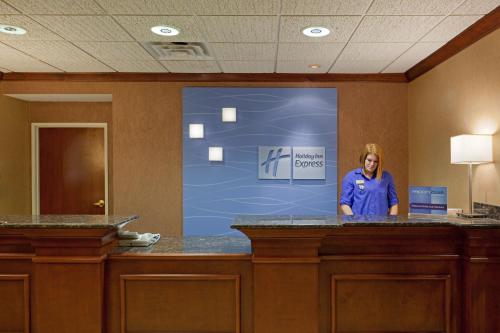 Holiday Inn Express Hotel & Suites Manchester - Airport an IHG Hotel - main image