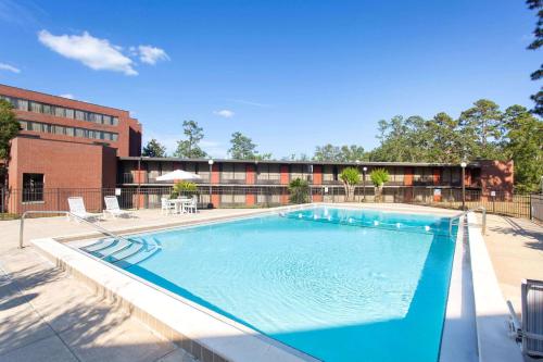 Days Inn & Suites by Wyndham Tallahassee Conf Center I-10