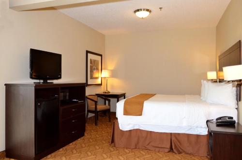 Cobblestone Inn & Suites - Lake View - image 5