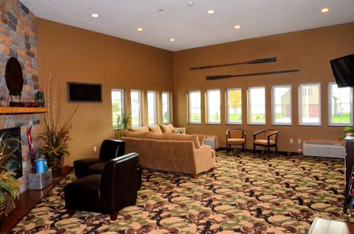Cobblestone Inn & Suites - Lake View - image 9