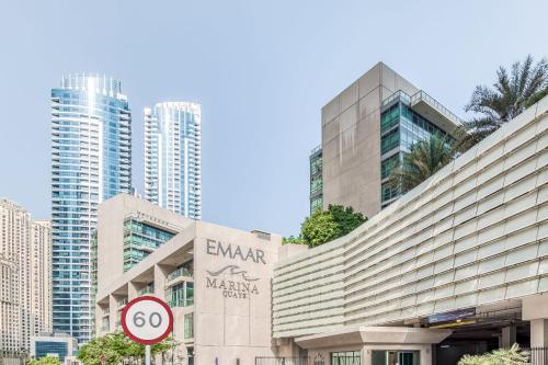 Bright Apartment in the Heart of Marina by GuestReady - image 7