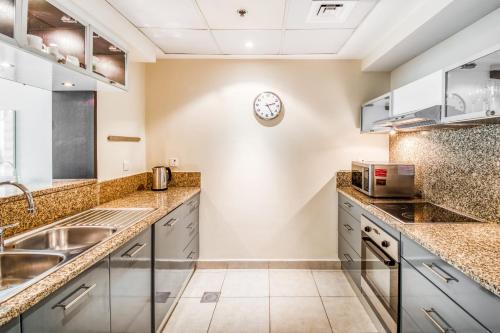 Bright Apartment in the Heart of Marina by GuestReady - image 13