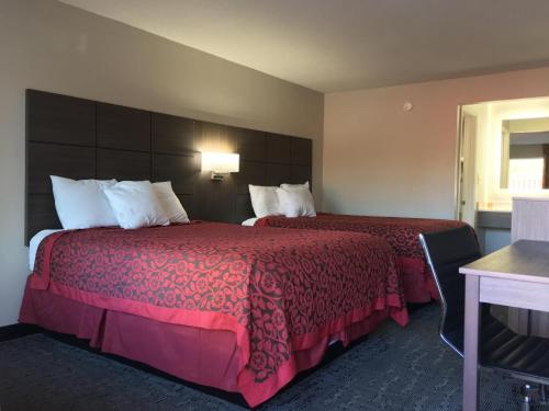 Days Inn & Suites by Wyndham Charleston Airport West