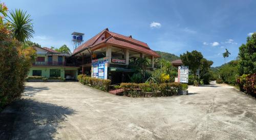 Exterior view, Khao Sok Jungle Huts Resort in Khao Sok (Suratthani)